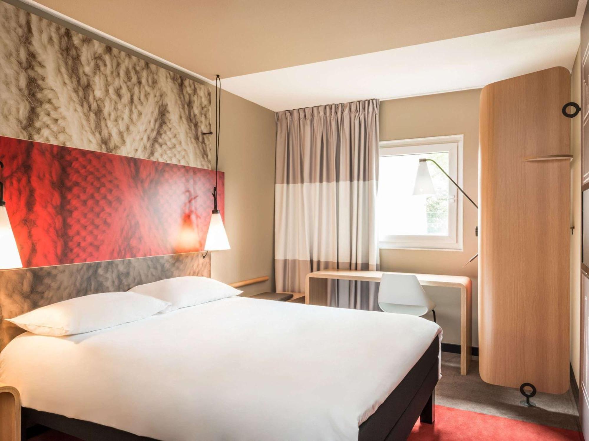 Ibis Paris Rueil Malmaison Экстерьер фото